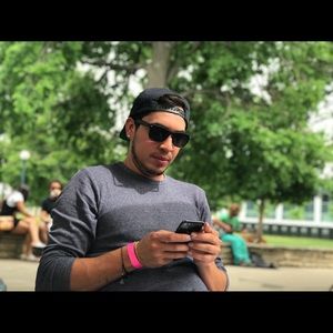 Meet your Posher, Javier